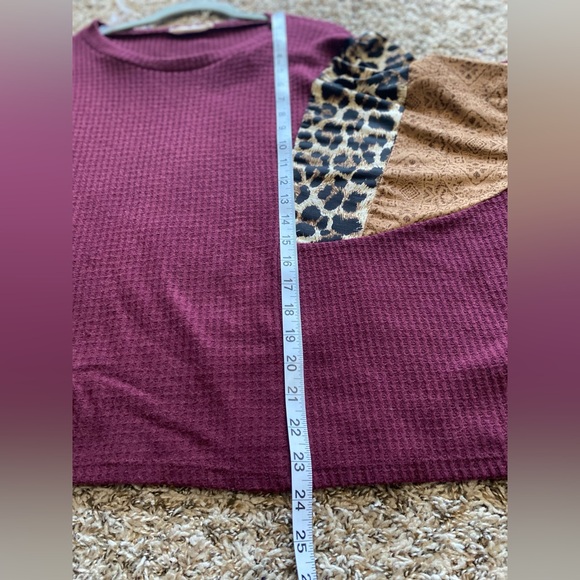 Vine and Love burgundy Leopard Flowy top S - Picture 7 of 7
